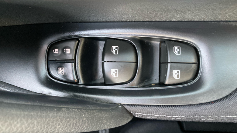 Nissan Qashqai 1.3 DiG-T Acenta Premium 5dr Petrol Hatchback